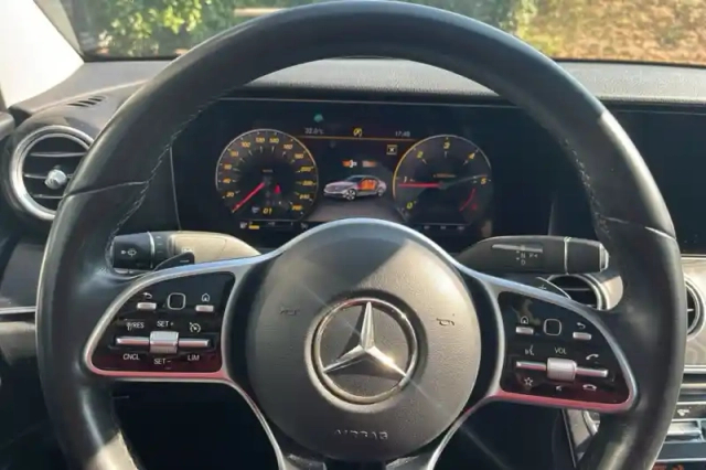 Mercedes Classe E 220 d 9g-tronic — photo 18
