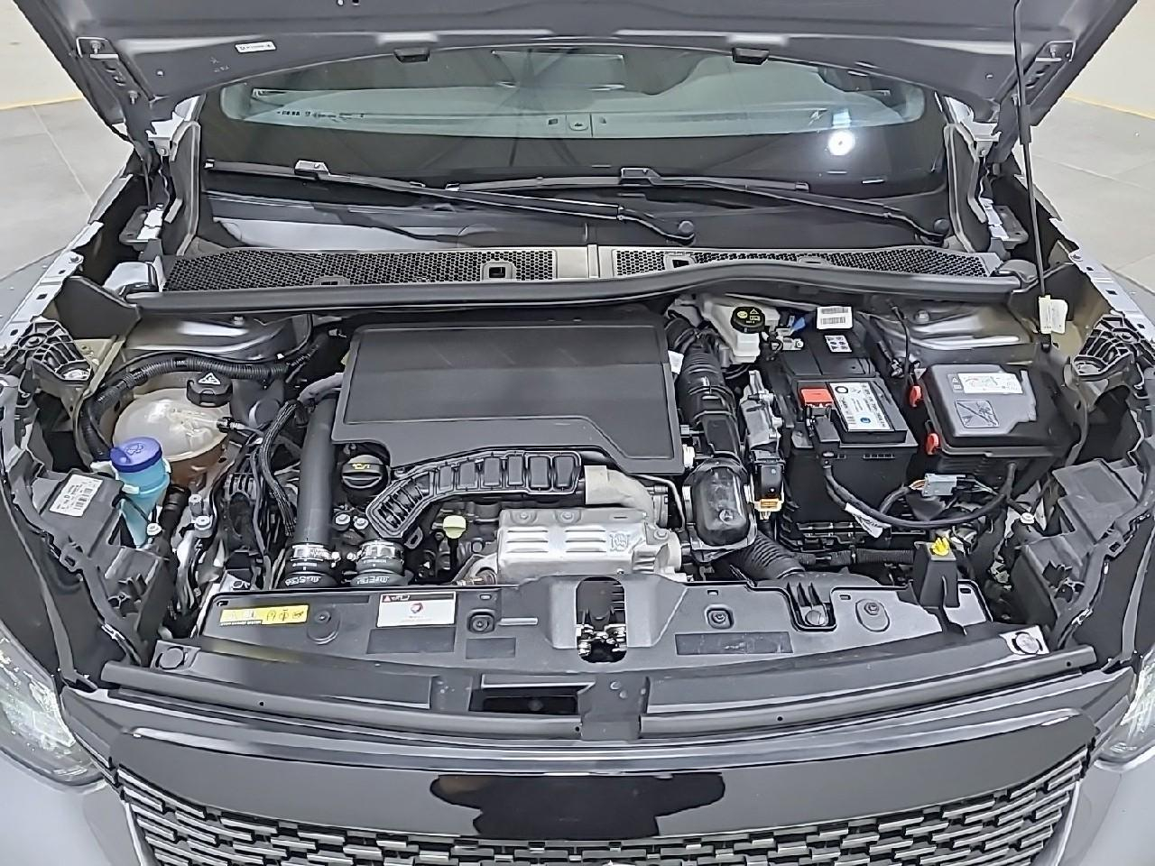 Peugeot 2008 puretech 130 s&s eat8 allure pack — photo 15