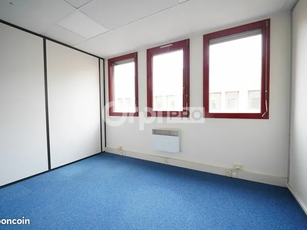 Bureau 56 m²
