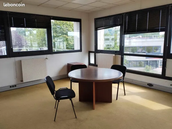 Bureaux à louer en 1er étage 65 m² (direct propriétaire)