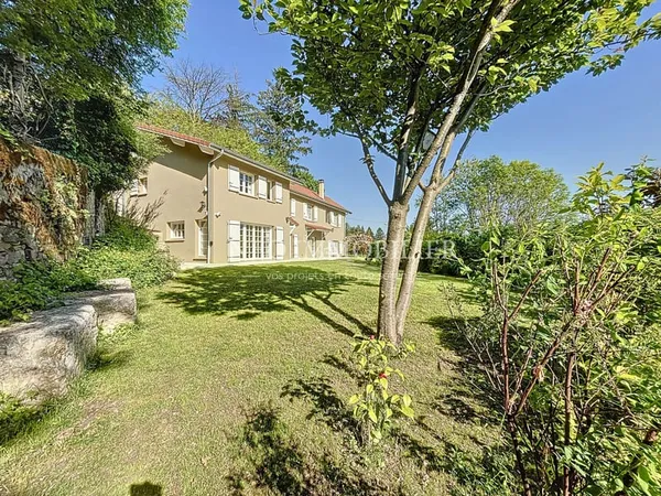 Maison pleine de charme 170m2 4 chambres Beau jardin a