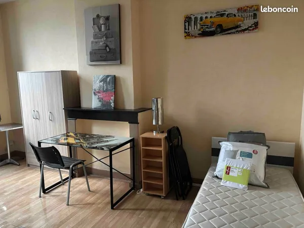 Studio tout équipé 15,8m2- 370 euros cc à 350m de la gare de Valenciennes
