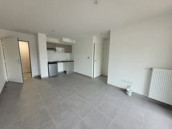 À LOUER SUPERBE APPARTEMENT T2 EN REZ-DE-JARDIN DE 39 M2 À T