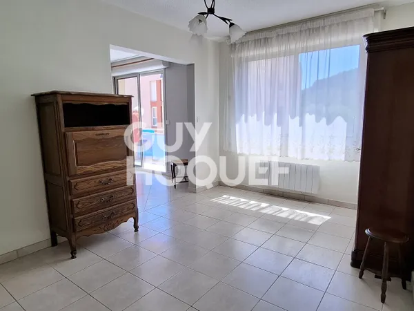 Bel appartement avec balcon et ascenseur