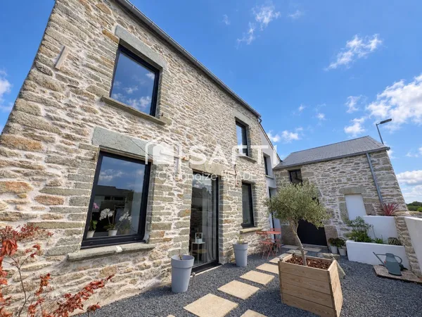 Maison en pierre entièrement rénovée - 135 m² - Terrain de 630 m²