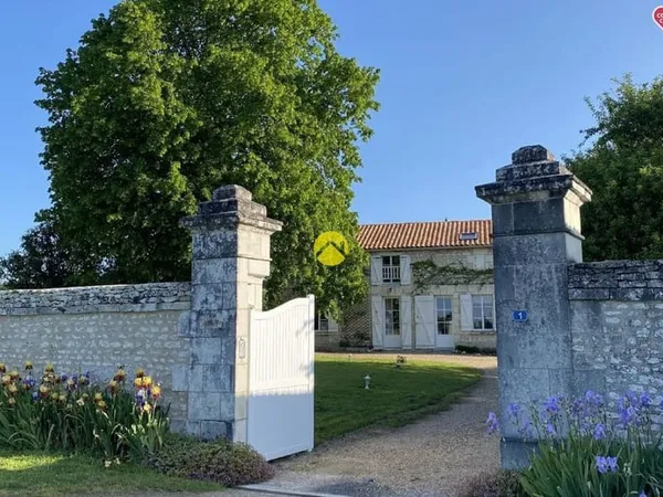 SPLENDIDE MAISON A LA CAMPAGNE