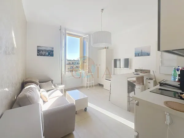 CANNES PROCHE GARE 2 PIECES + STUDETTE