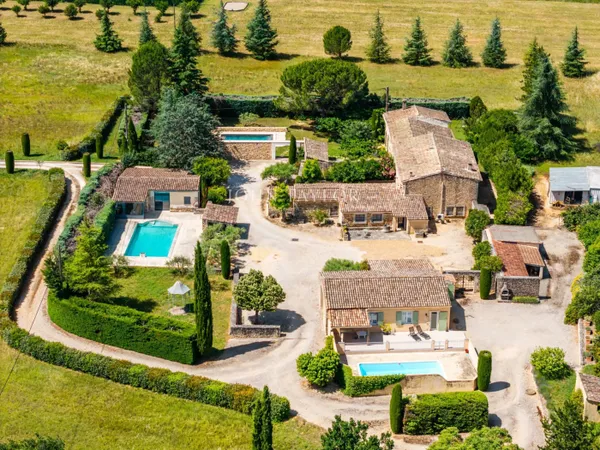 a vendre - ancien mas de caractere avec gites independants et pi