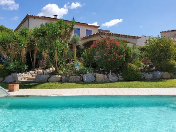Maison 7 pièces 236 m²