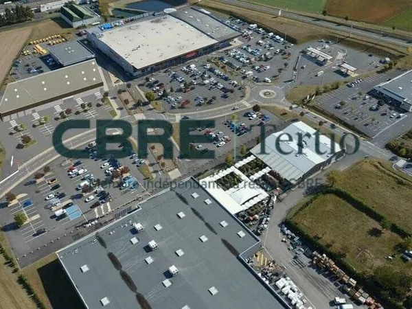 Local commercial 609 m²