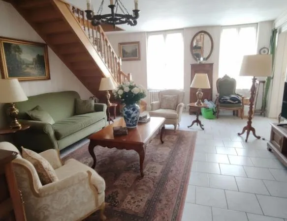 AZE maison ancienne très bien entretenue avec puits et garage