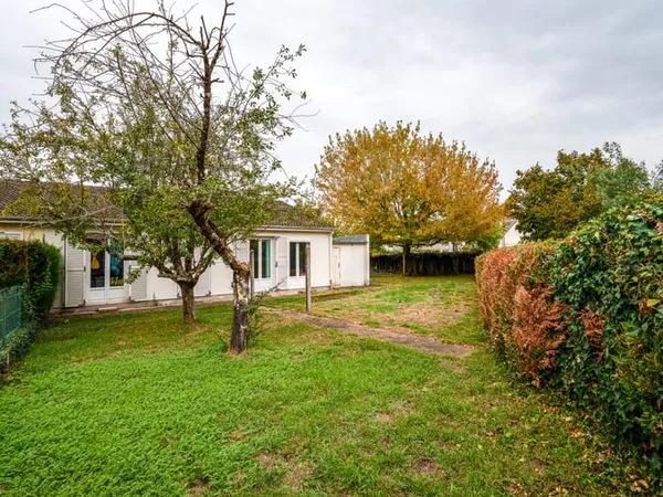 EXCLUSIVITE MAISON FAMILIALE 4 CHAMBRES MITOYENNE D'UN COTE