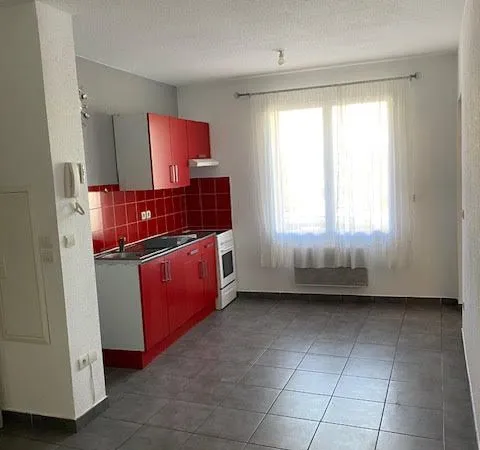 Studio 2 pièces 33 m² + local 8 m² proche des commerces