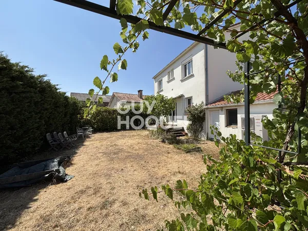 Maison meublée à louer 6 pièces de 158 m²