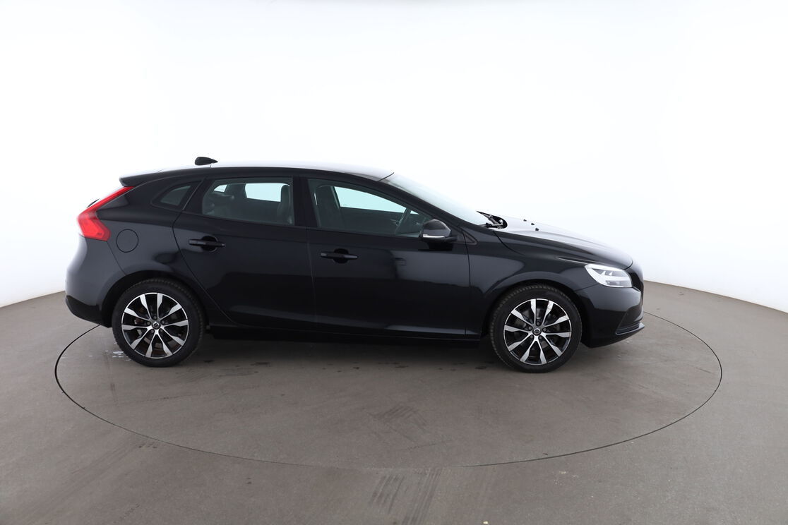 Volvo V40 2.0 T2 Signature Edition — photo 6