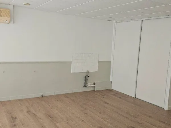 Bureau et espace de travail Location Héry 2p 50m² 550€