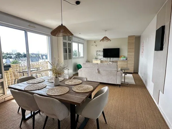 Appartement lumineux 95 m² - 3 chambres - dernier étage - balcon - 199 000