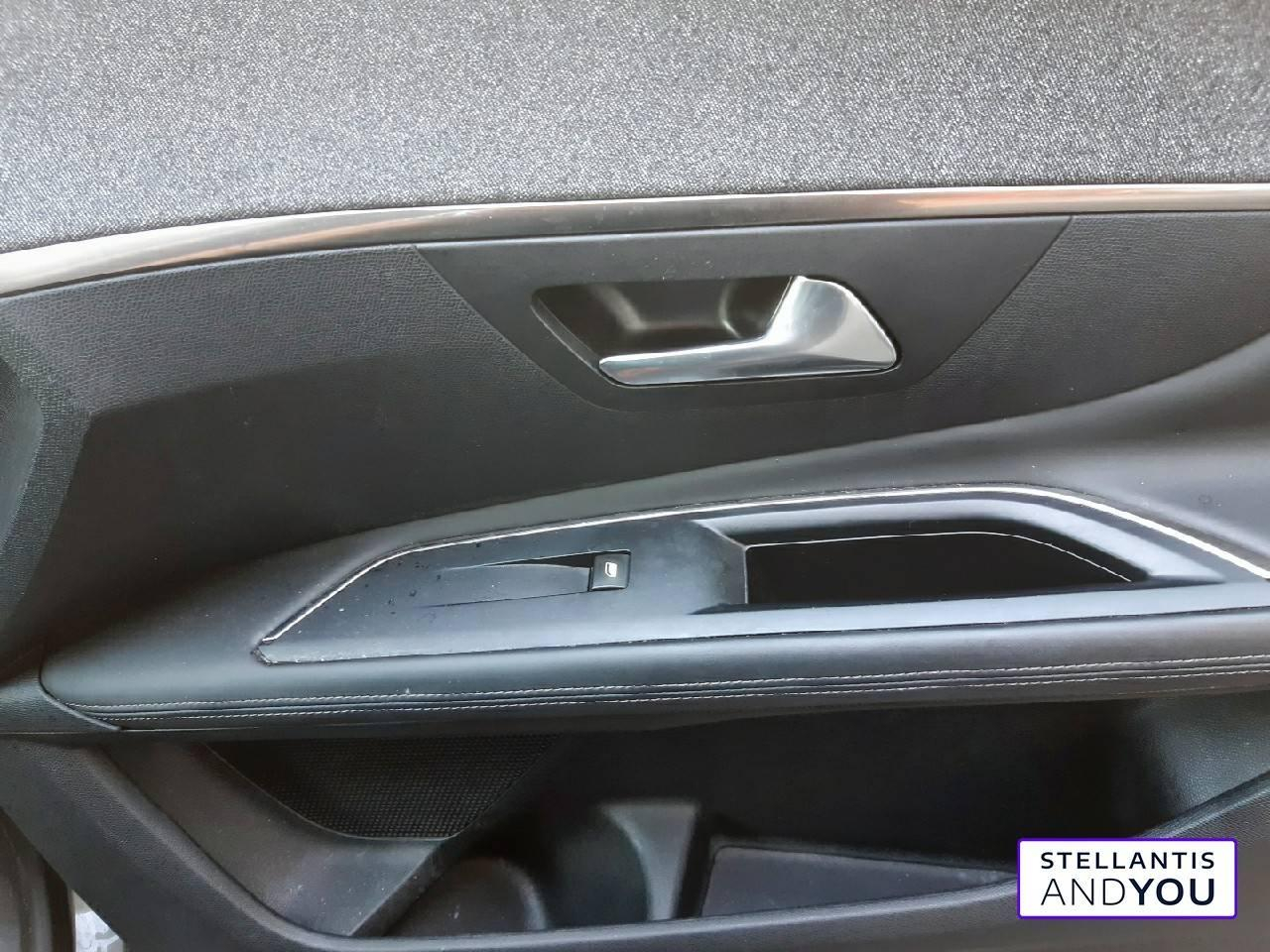 Peugeot 3008 1.2 puretech 130ch s&s eat6 allure — photo 9