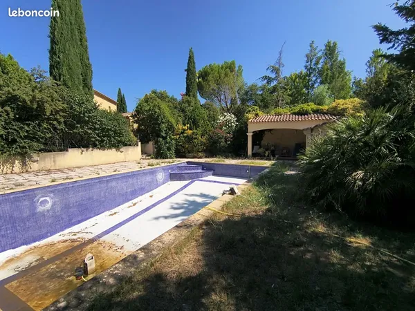 Terrain à bâtir de 833 m² à AIX-EN-PROVENCE (13)
