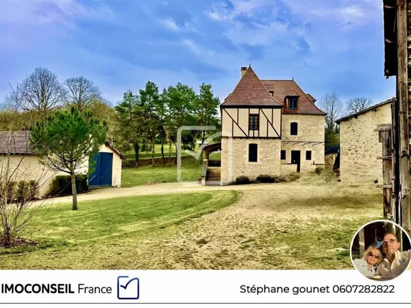 Exclusif ! Le goût du parfait à 40mn de Sarlat. Propriété avec sa demeure dotée de 5 vastes chambres