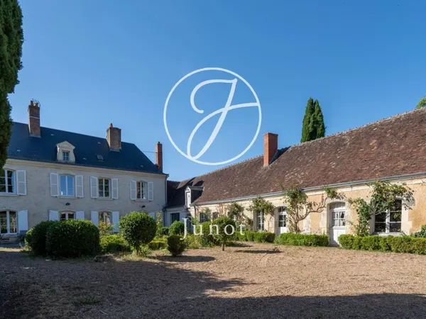 Montoire-sur-le-Loir - LOIR-ET-CHER - Demeure de carcatère de 30