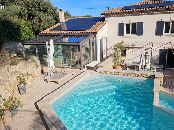 Maison 129 m² - 4 chambres - Terrain 1 850 m² - Piscine à débordement - Comps
