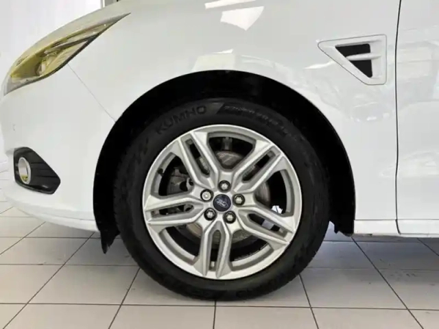 Ford S-Max titanium 7 places car play cam — photo 9