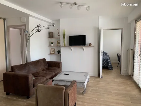 4 pièces · 77 m² · 2 colocataires : 1 chambre avec douche privative (15 M2)