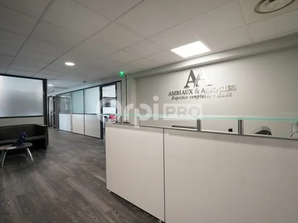 Bureaux 300 m²