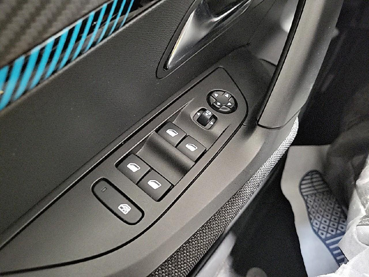 Peugeot 2008 puretech 130 s&s eat8 style — photo 24
