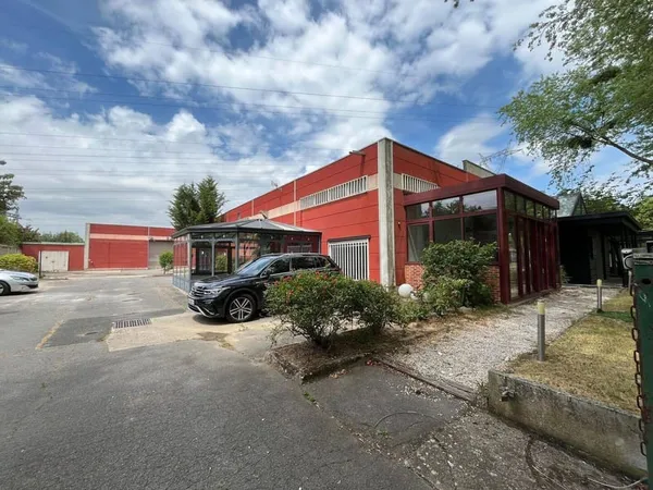 Local d'activité 1400 m²