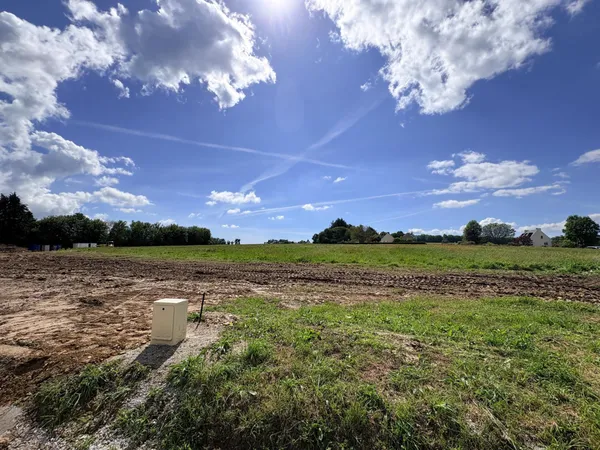 TERRAIN CONSTRUCTIBLE DE 538 M2, BORNE, VIABILISE, PROCHE CENTRE BOURG