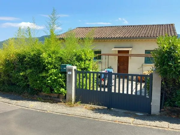 Investissement locatif immeuble deux grand appartements..