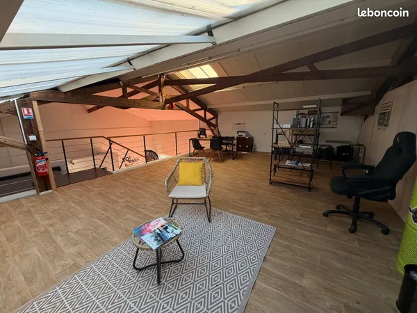 LOCAL COMMERCIAL / SHOWROOM 140 m² - VITRINE - AXE PASSANT - EXCELLENTE VISIBILITÉ