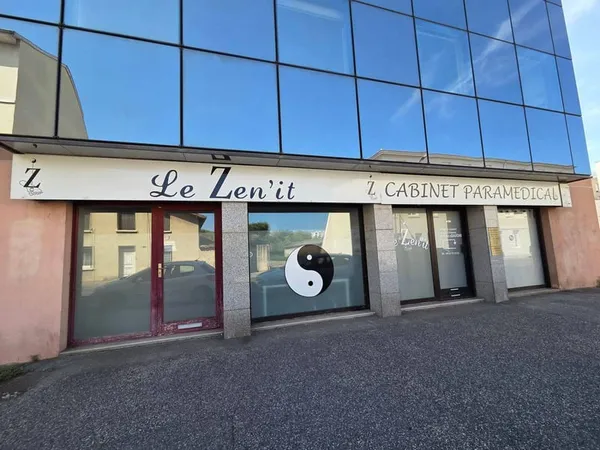 Local commercial 3 pièces 131 m²