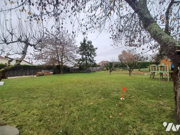Terrain 683 m²