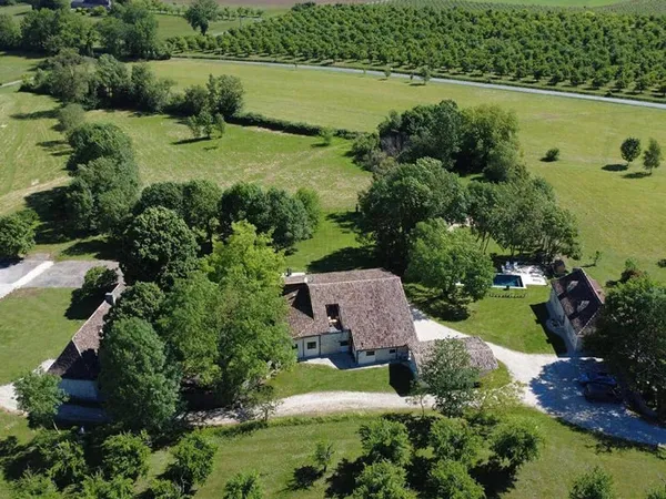 Maison 8 pièces 400 m²