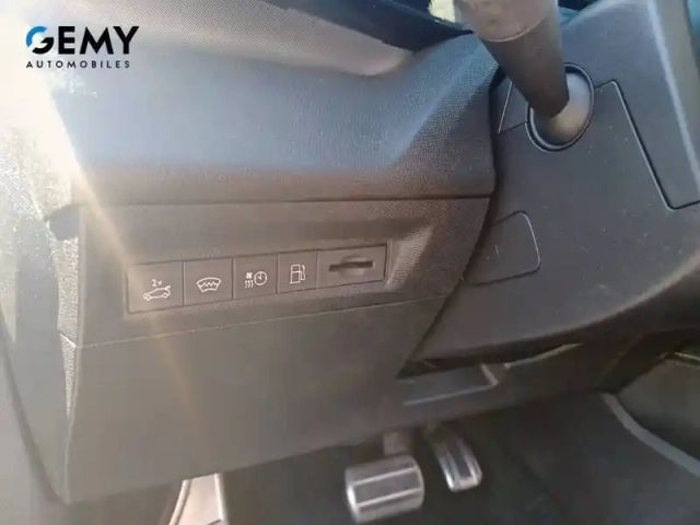 Peugeot 408 phev 225 e-eat8 — photo 17