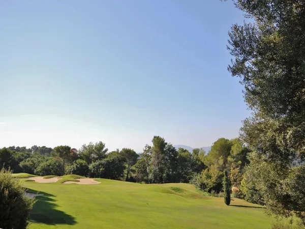 Terrain constructible exclusif au coeur du Golf Royal Mougins - vue golf