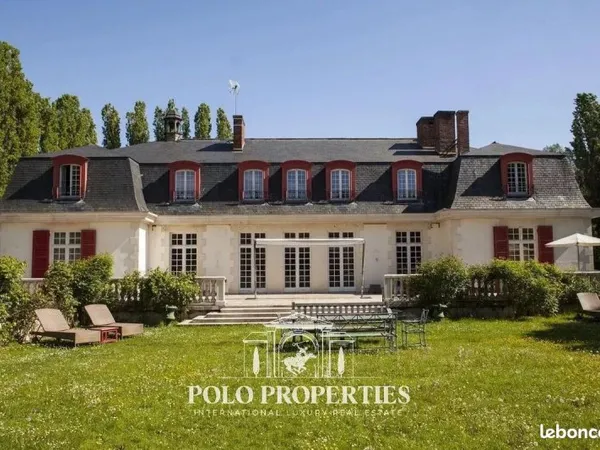 Propriété 19 pièces 902 m²