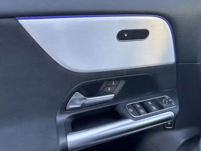 Mercedes Gla 200 d amg line — photo 17