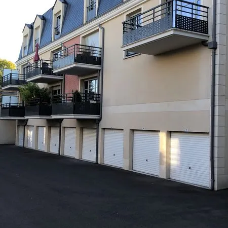 Box 14,81m2 (5,41mx2,72m) L'isle Adam quartier Bonhomes Disponible 01/27
