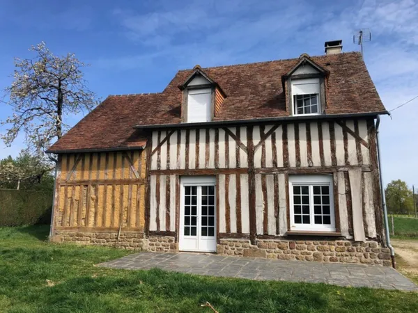 Ensemble immobilier de deux maisons normandes sur plus de 1,7 hectare de terrain !