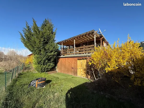 A VENDRE-NOUVEAU PRIX Bungalow avec vue sur le lac et potentiel locatif