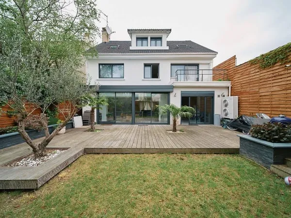 Maison 7 pièces 280 m²