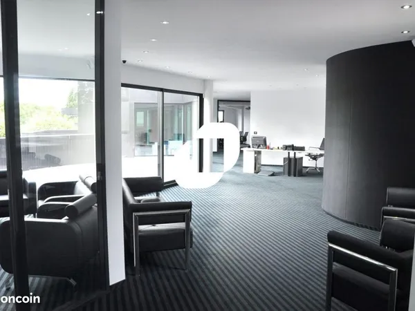 Bureau 569 m²