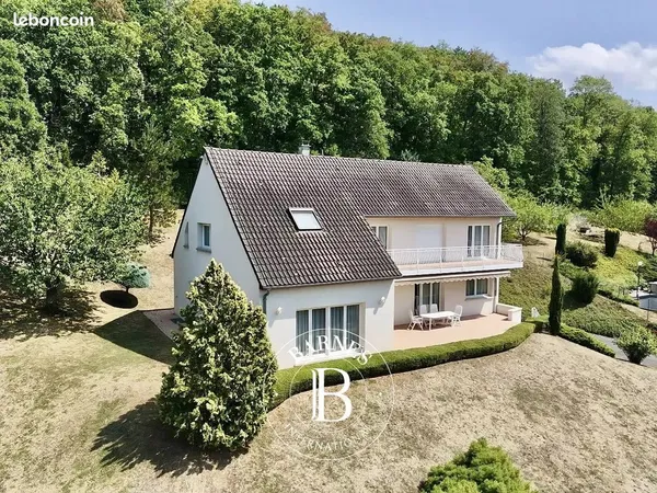 Maison 8 pièces 265 m²
