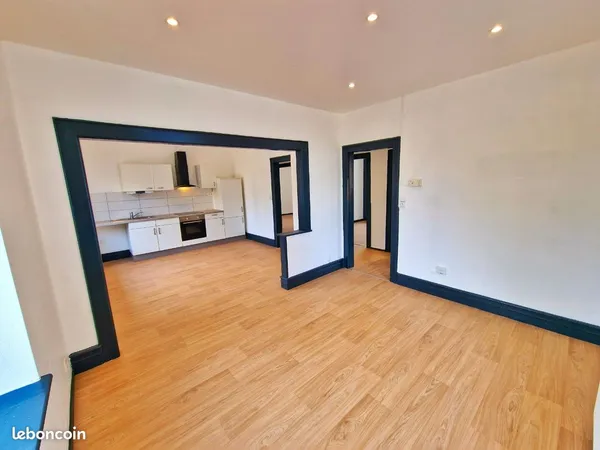 Appartement F4 rénové 73 m² • Jardin privatif • Parking • Cave • DPE C