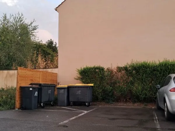 : Place de parking extérieure sécurisée à louer