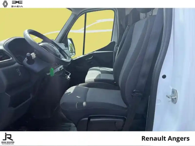 Renault Master fg f3500 l2h2 2.3 blue dci 135ch confort - 21690? ht — photo 13